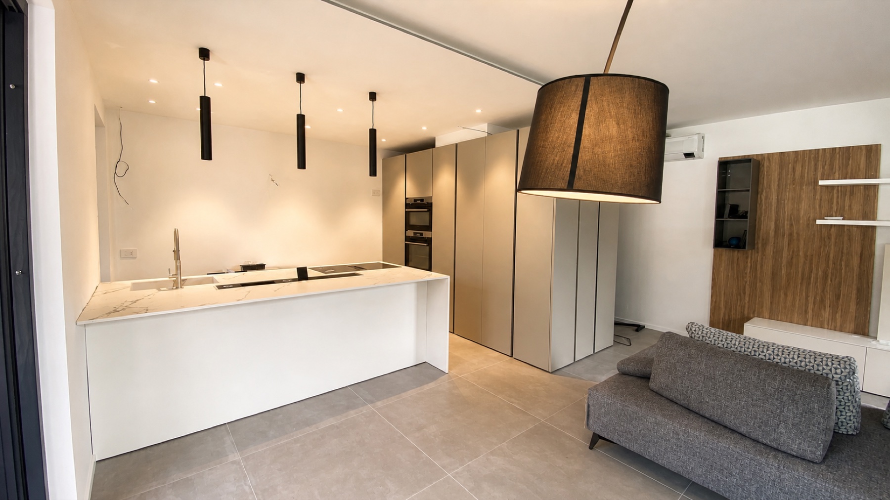Attico a Riva del Garda con finiture e interior coordinati