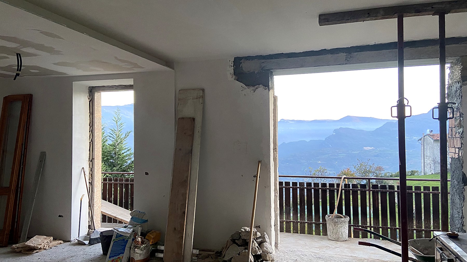 Rifacimento della casa storica Tamburini con nuove aperture panoramiche
